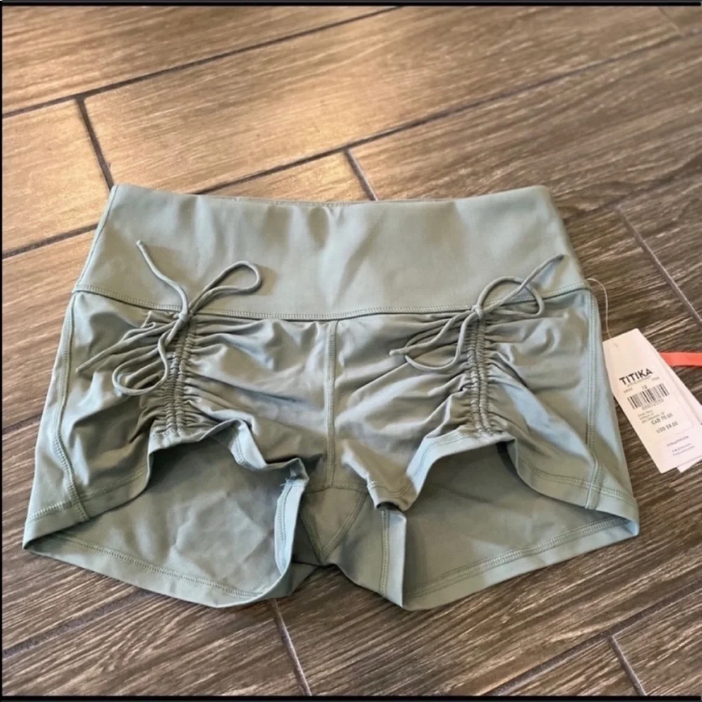 Titika Active Couture Sandy Short in Green Size 12